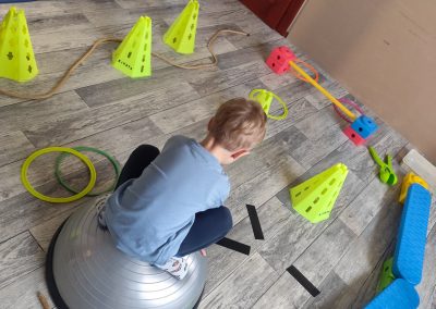 Dziecko na zajęciach PFRON