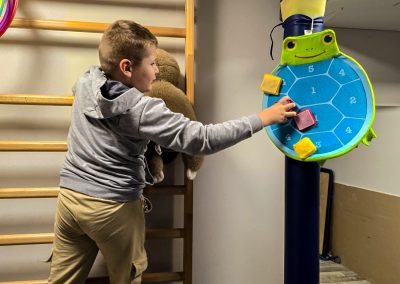 Dziecko na zajęciach PFRON