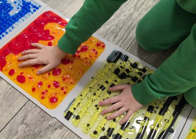 Dziecko na zajęciach PFRON